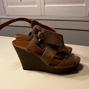 Nude wedges